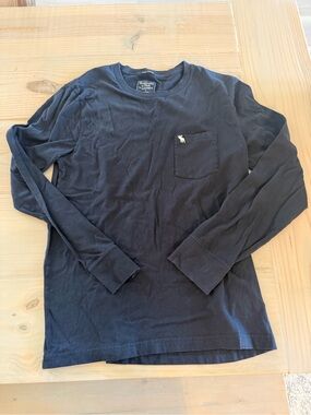 Abercrombie & Fitch Men's Long-Sleeve Pocket Tee - Dark Navy